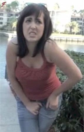 Ő nagyon küzd, kétségbe van esve...valószínű nem jutott messzire szárazon...